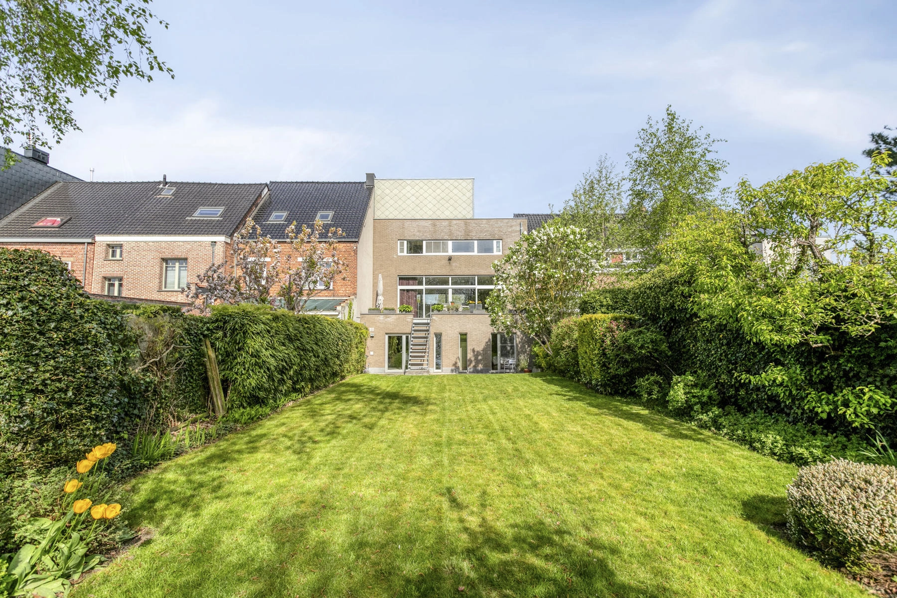 b1528a5f049b464d9d370e2247e77f43 photo