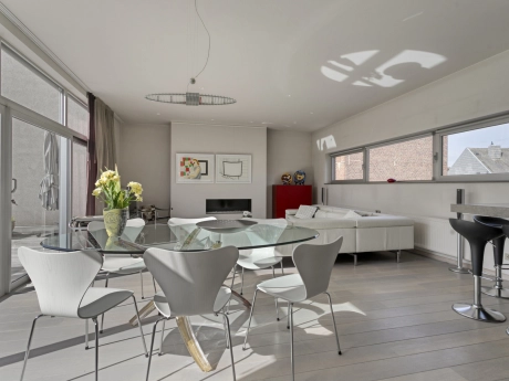 c9bcd176159e4b12acefbd2a7804891d thumbnail