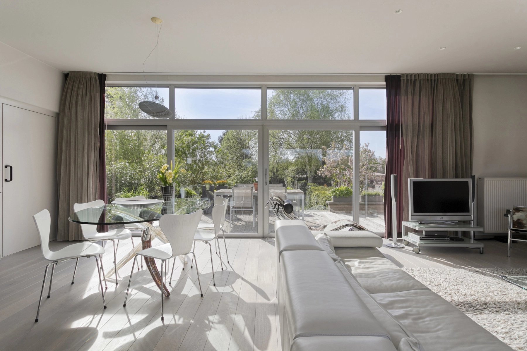 d135d02cac5f4137b3c43f24ba805ac9 photo