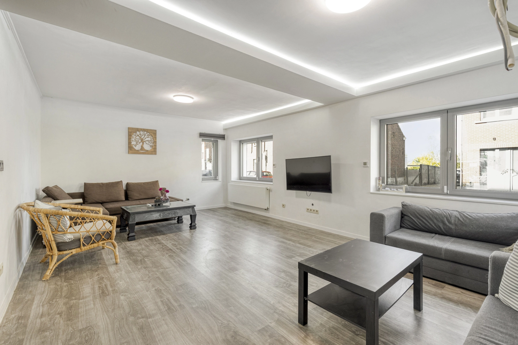 5702bb0a87224f6fb97b34cb30014b36 photo