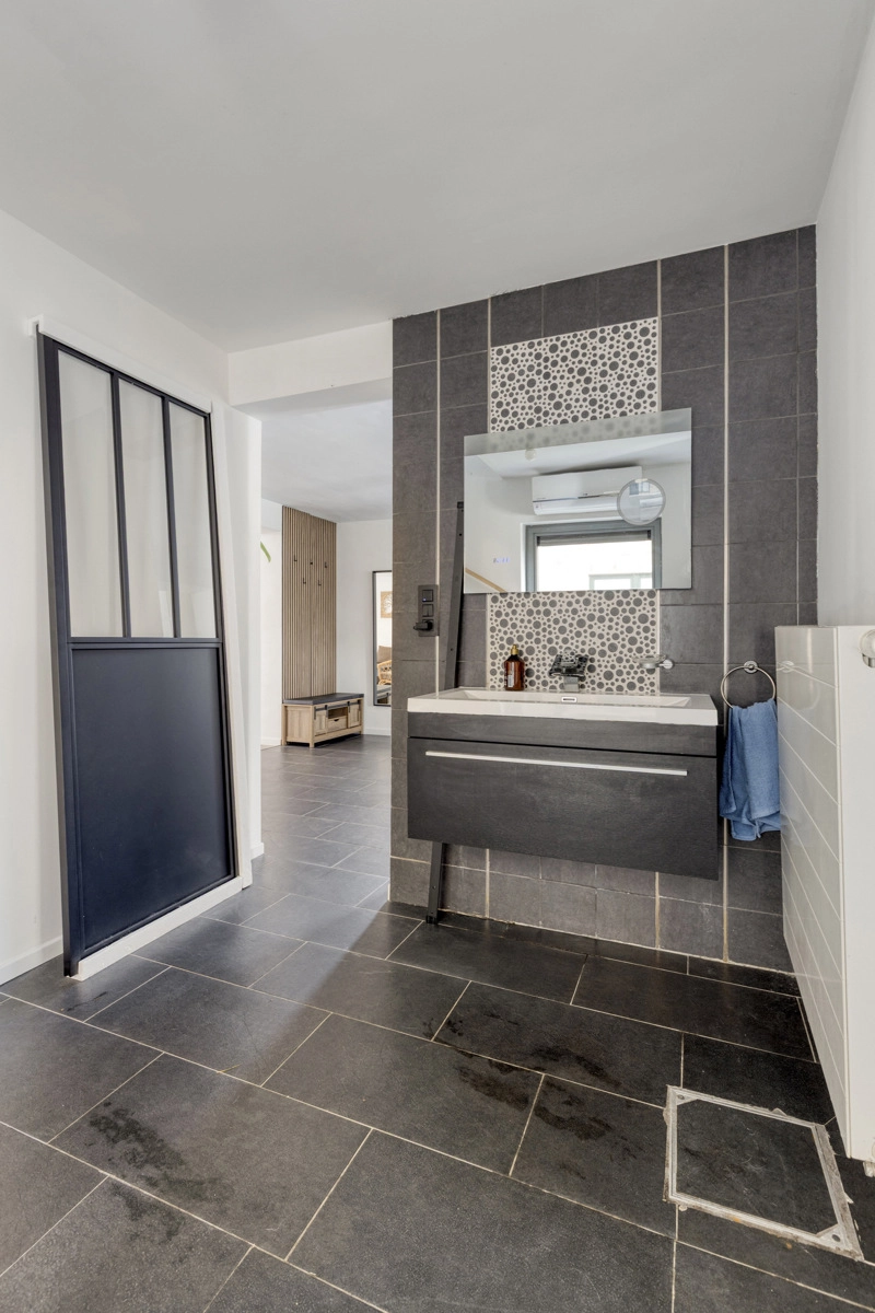 59033cce39204aca9a7ef612b6408f47 photo