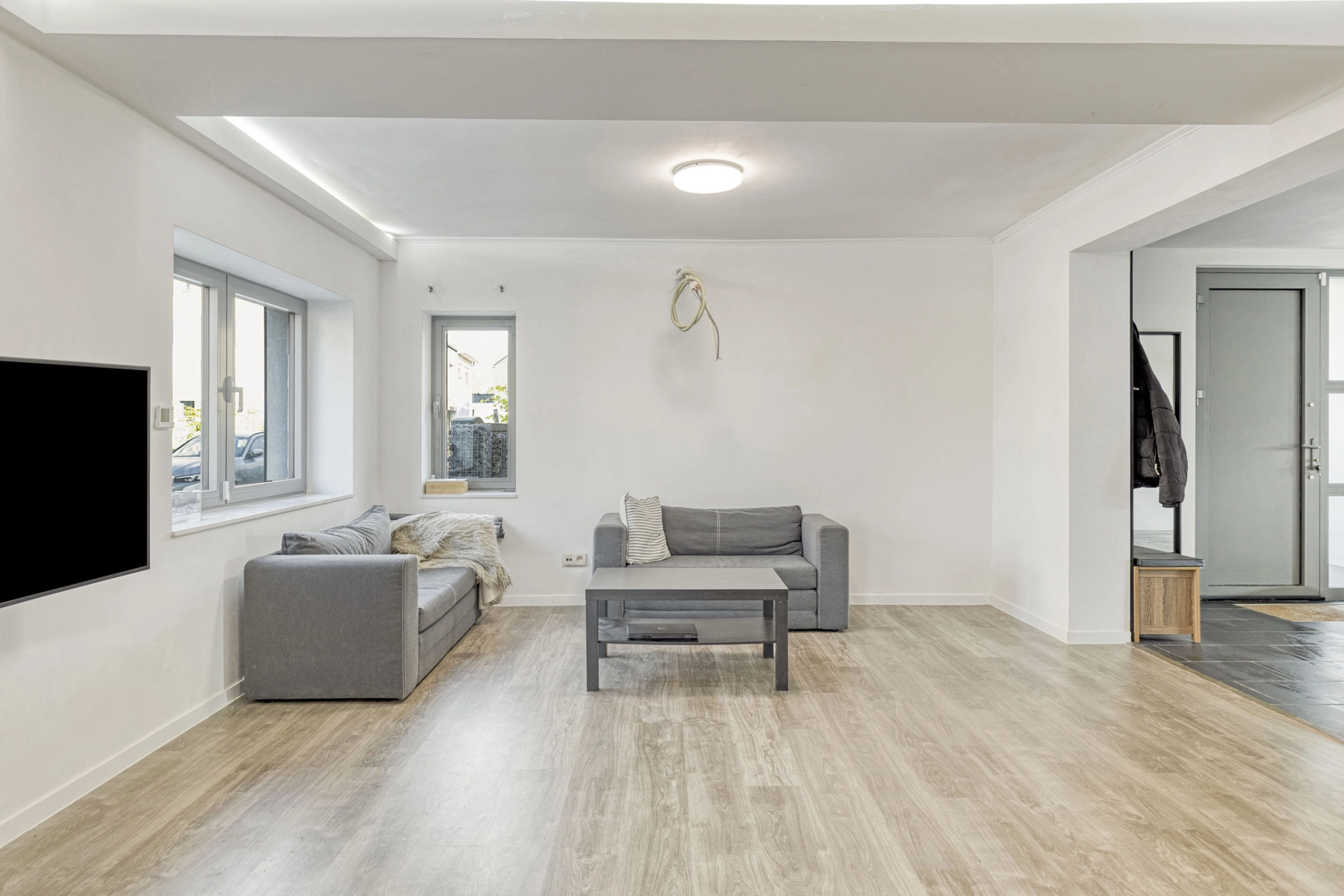 7255b9b8784042fd8508f75741f2283f photo