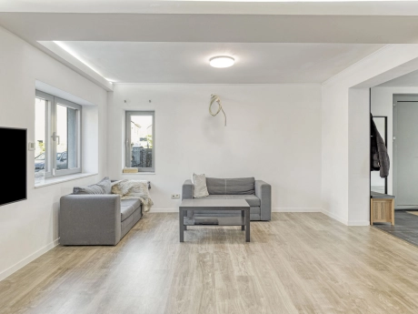 7255b9b8784042fd8508f75741f2283f thumbnail