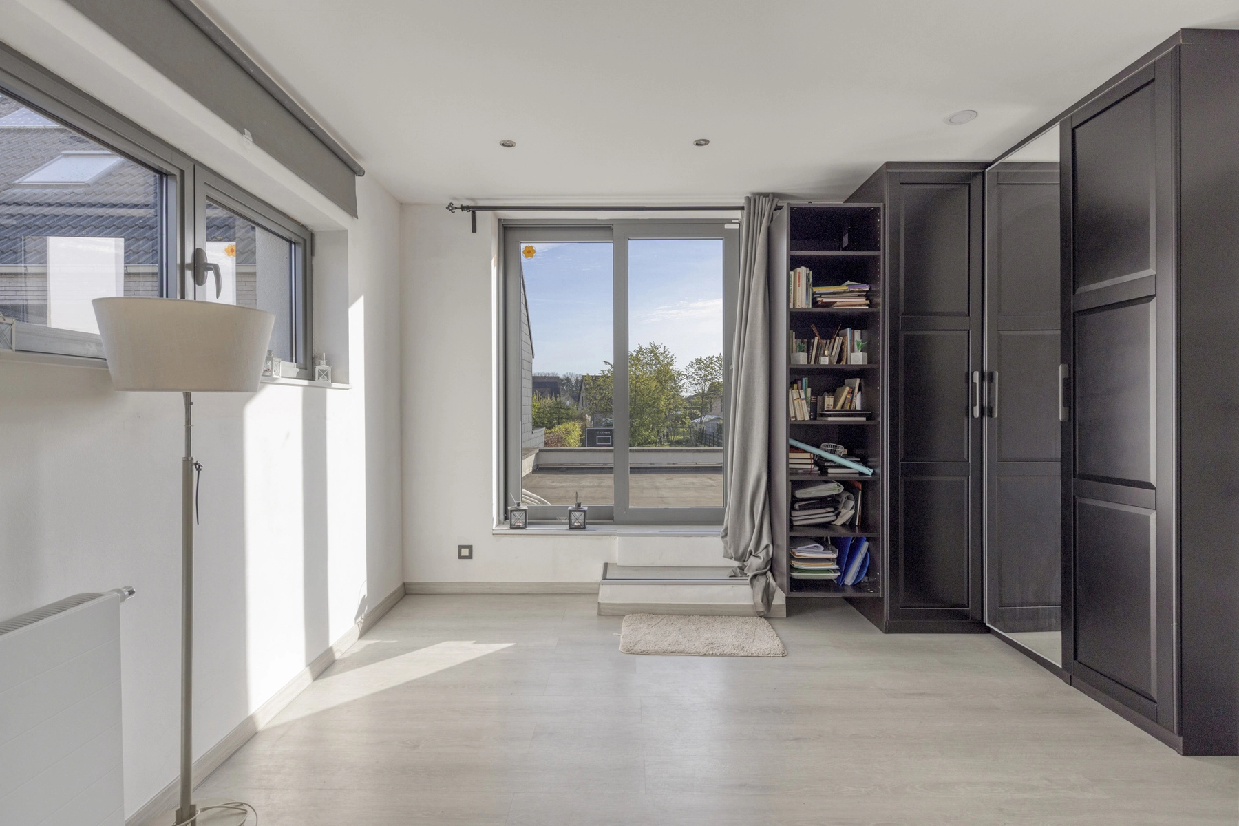 76b8d4c2566749a98ef92e7ef4d572de photo