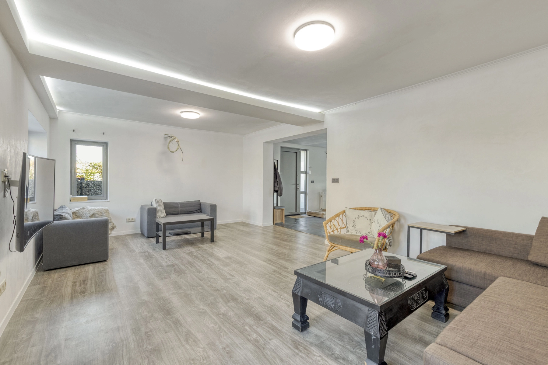 ad1d6b0841a340728bd1aed5c6b900a8 photo