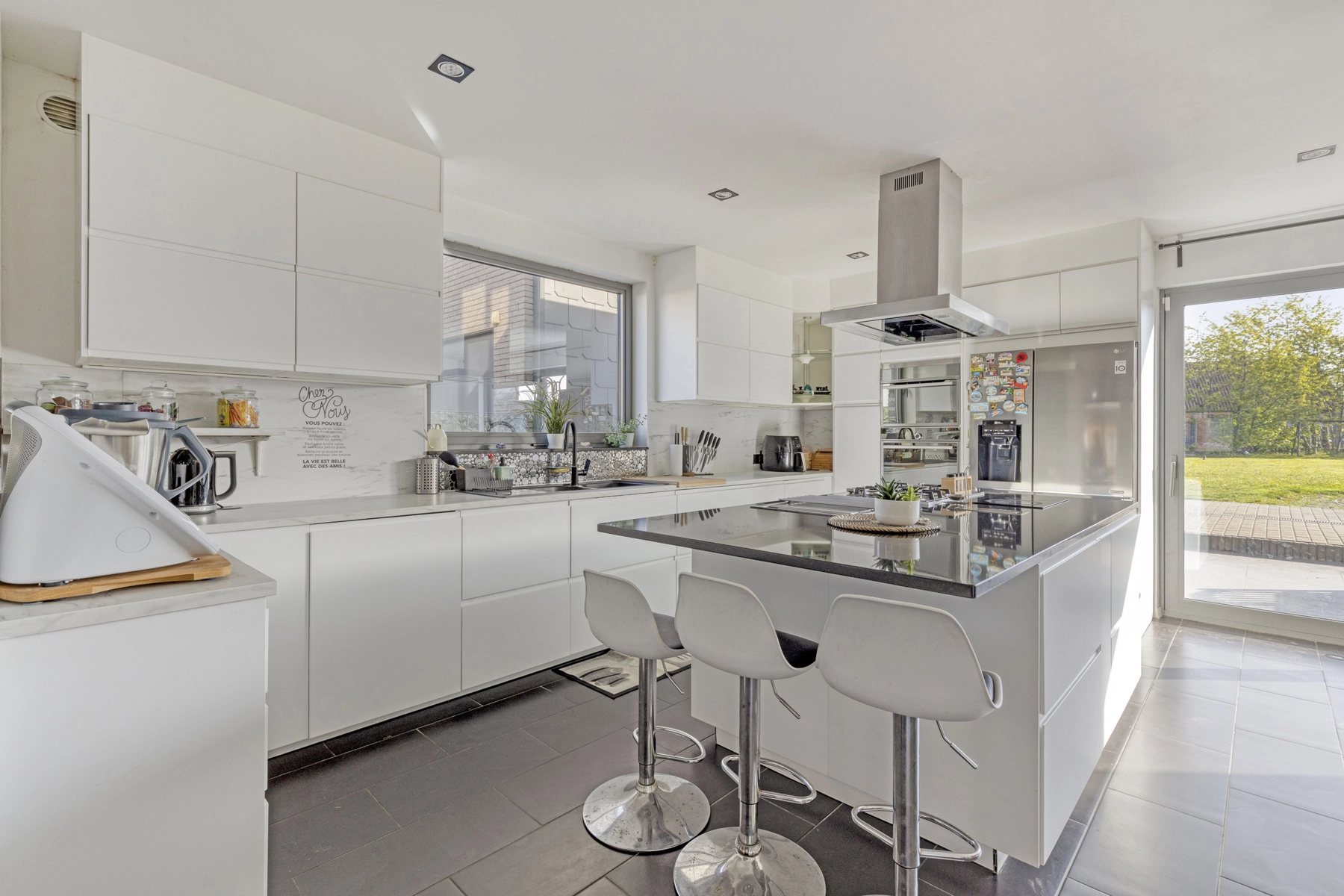 b5aabf780fe84efa812ebcec97602f92 photo