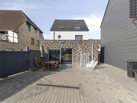 dba7a6a6d7604b899201870a7c31fe22 thumbnail