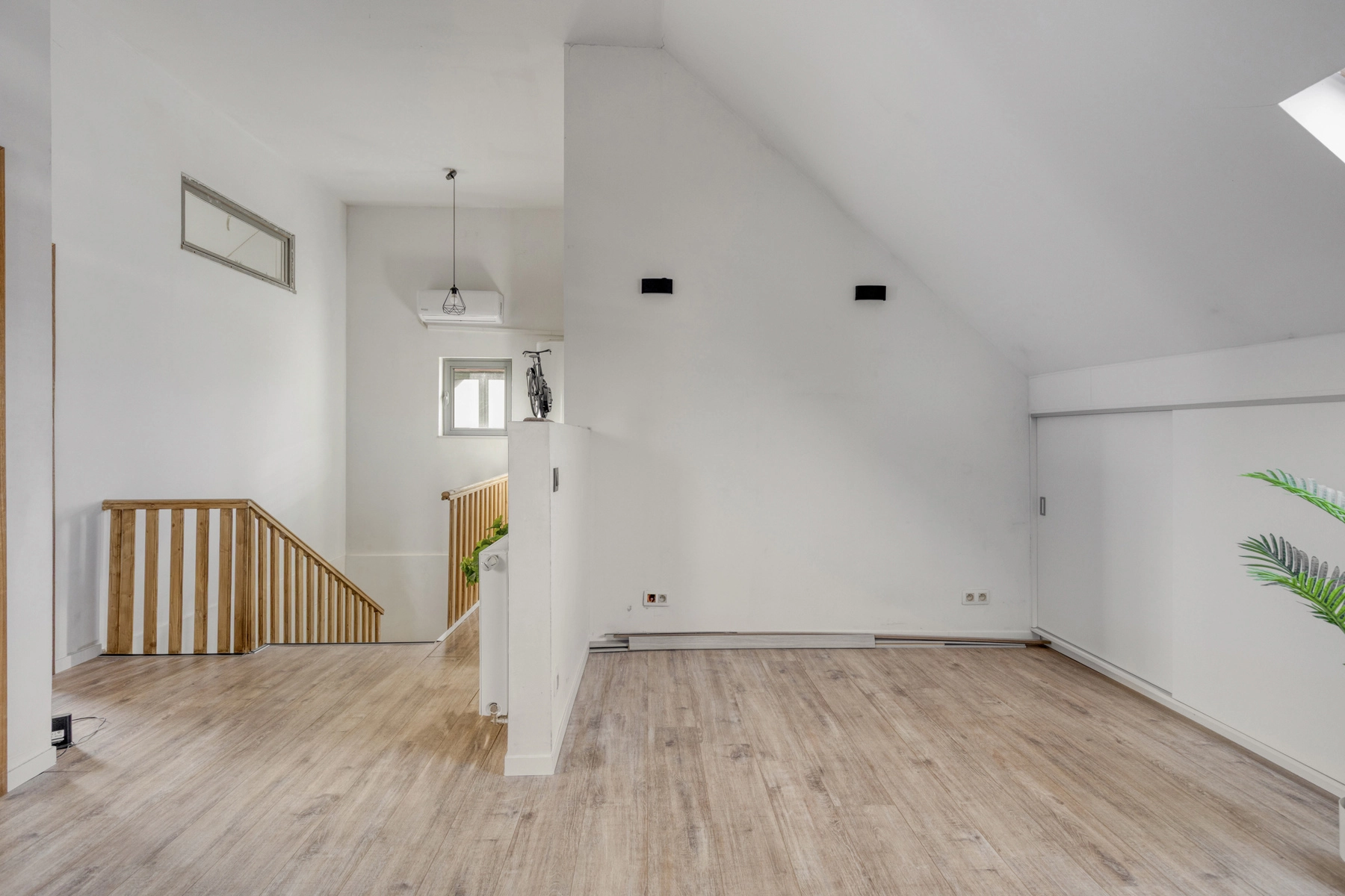 e711d7962c624c60b3ca050db1f41696 photo