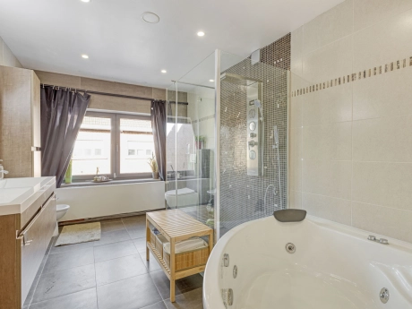 f40d5c767df44341bed9efc5a195b93a thumbnail