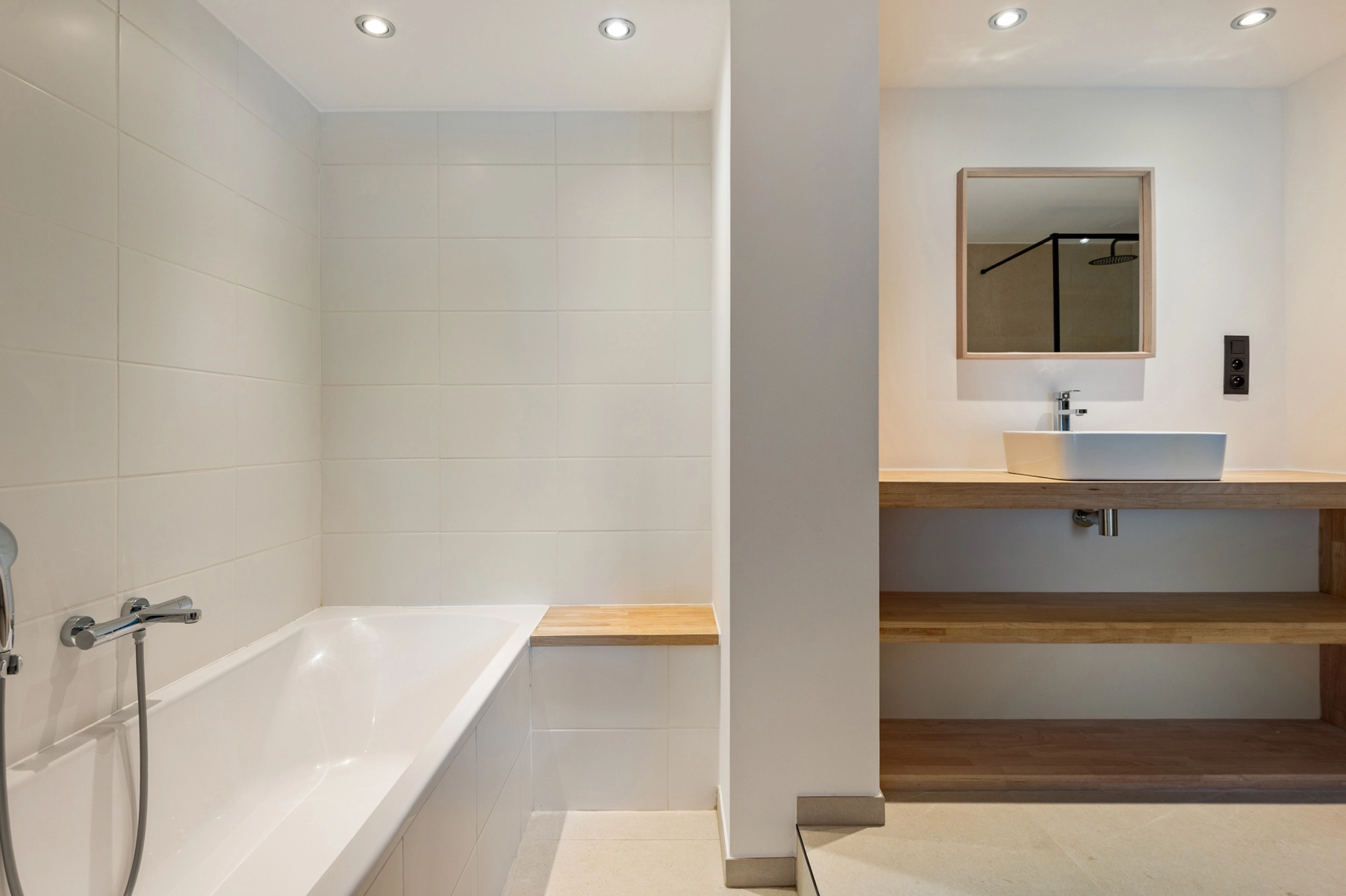 0df34d5adde047de9a43c335cae3a99c photo