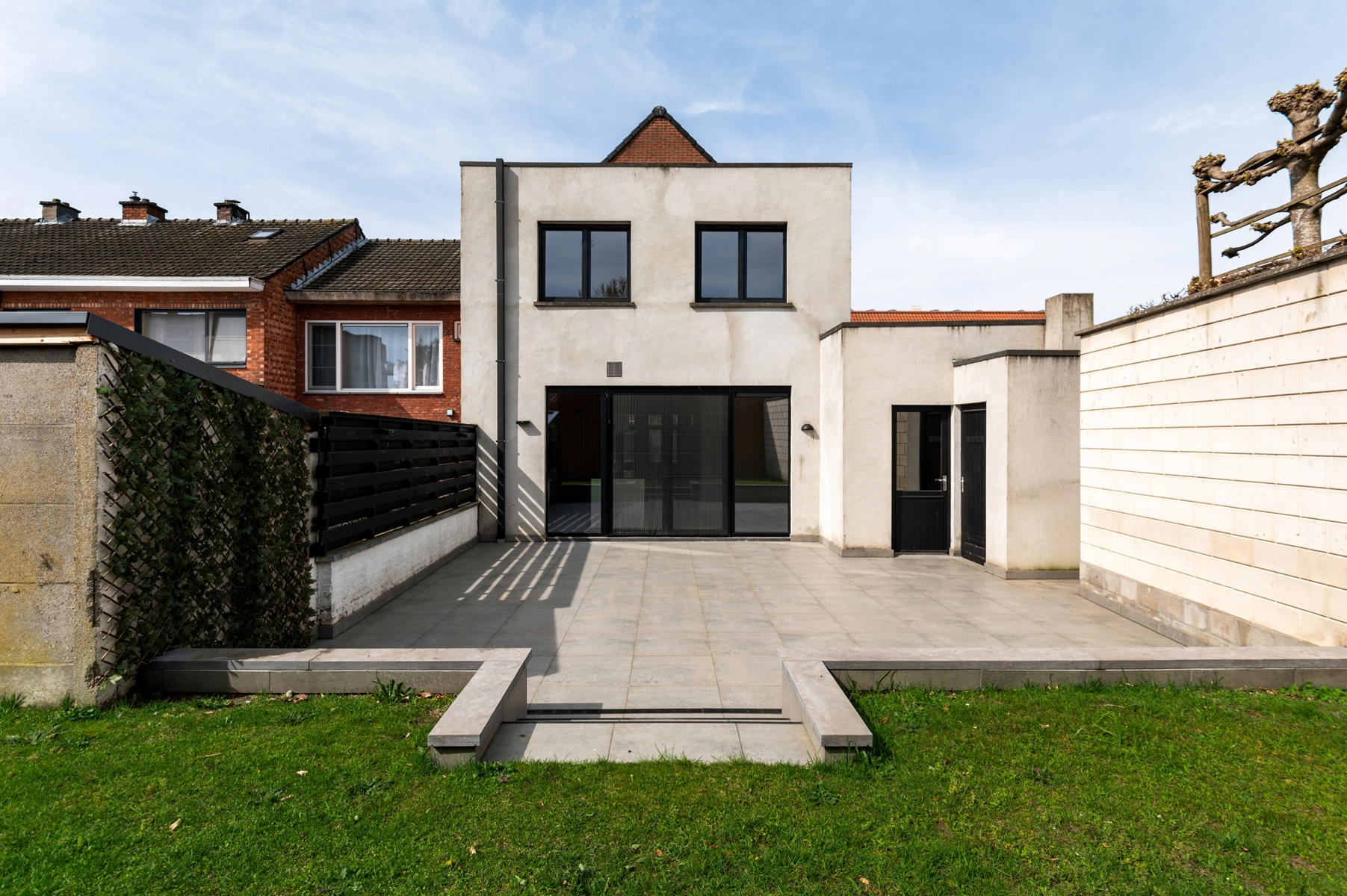 9e1c2ac67a0445bc81ab05039045d3c5 photo