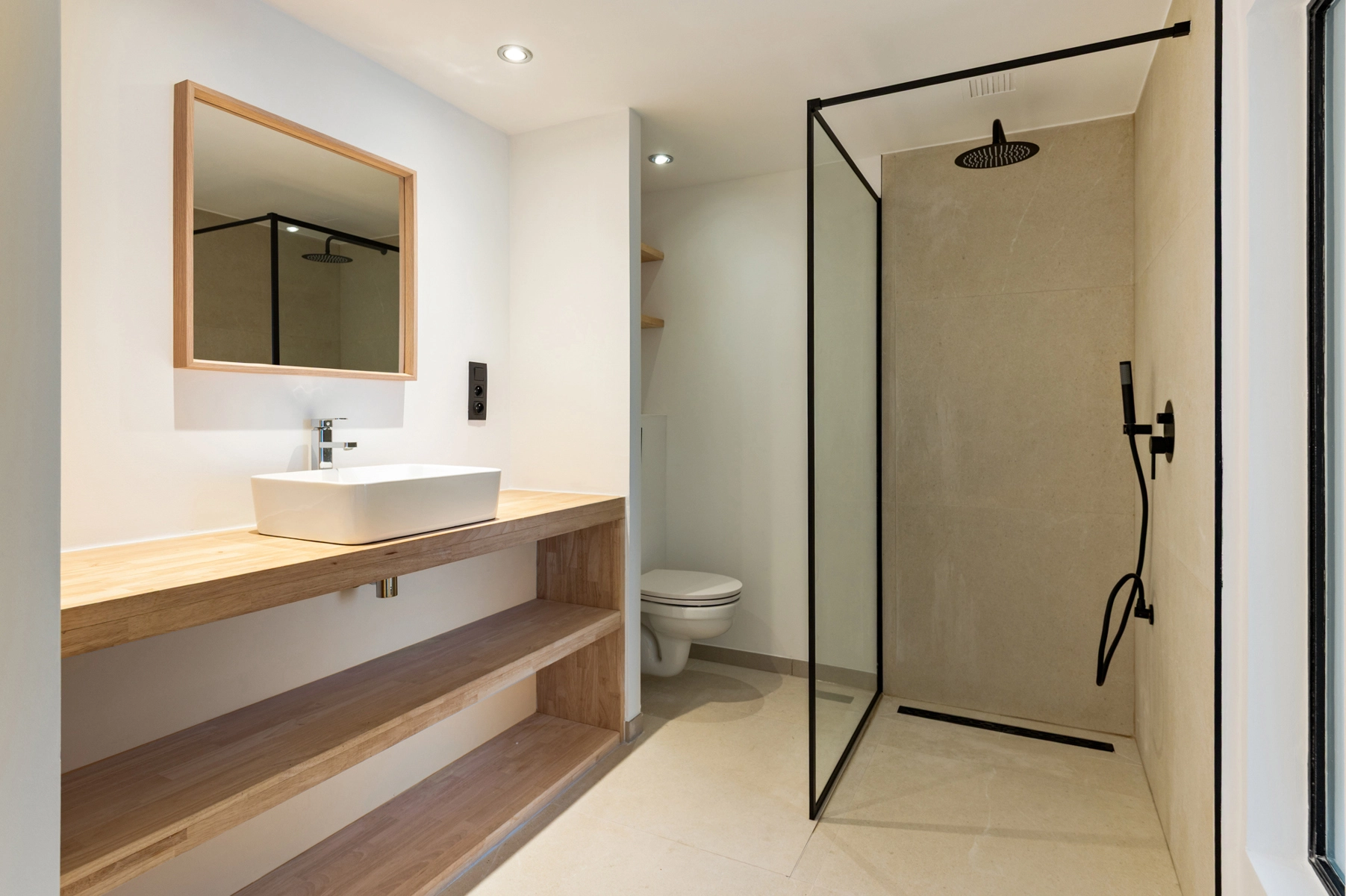 e60f9cbeeca54388b5adc34be1e49221 photo