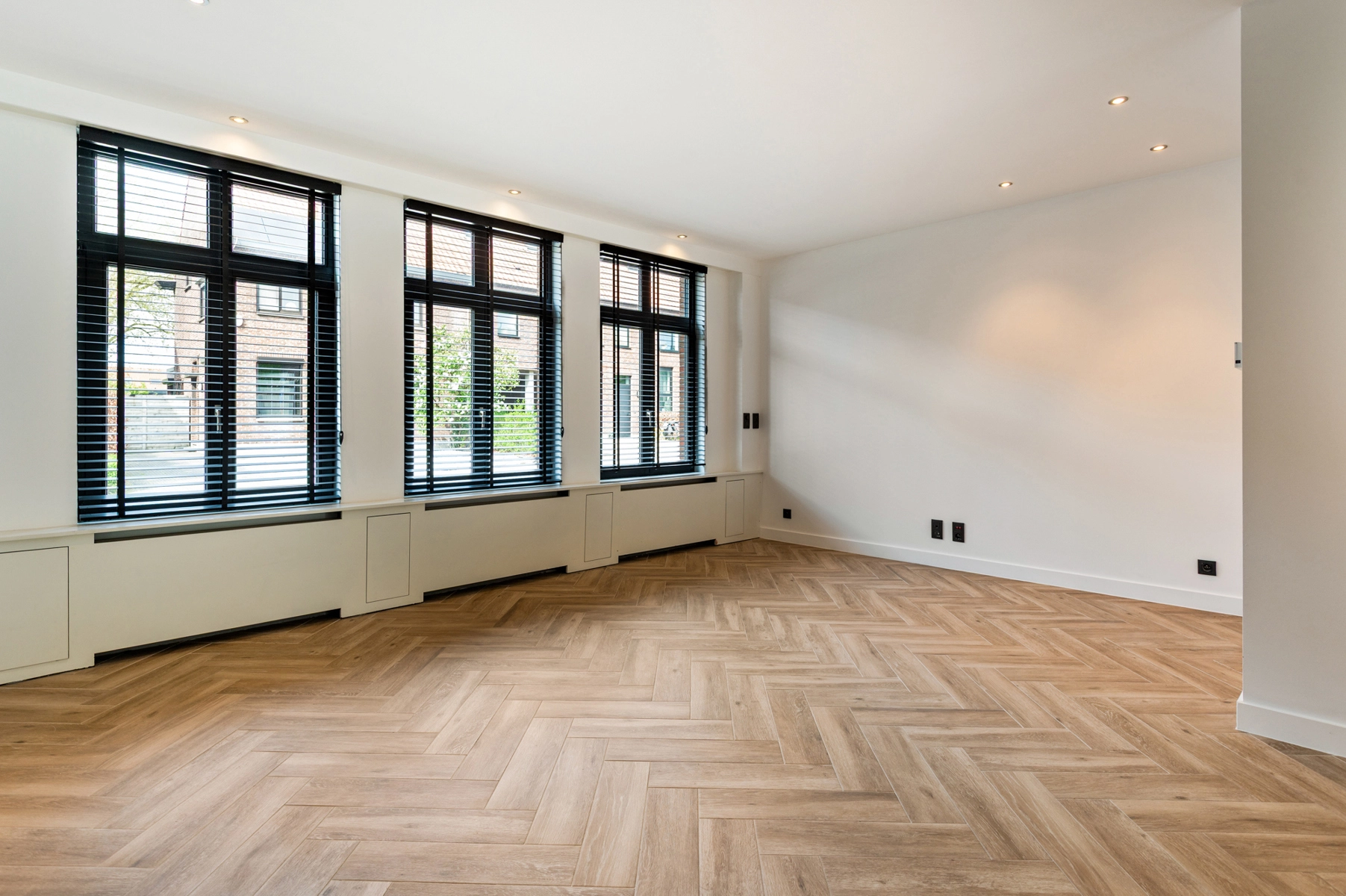 efc62fb598fd47f2a674a561f001fe65 photo