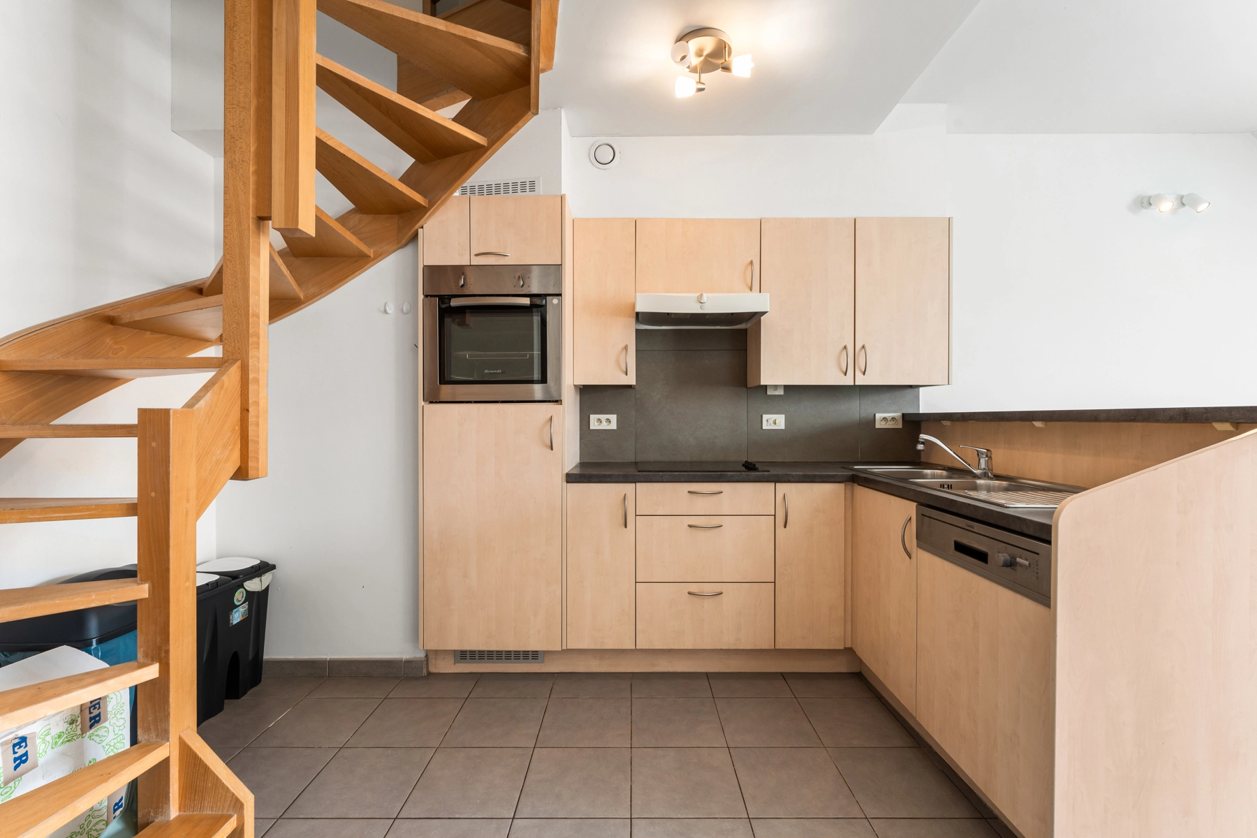 7371a97a115147a1b46d7b59c368c48c photo