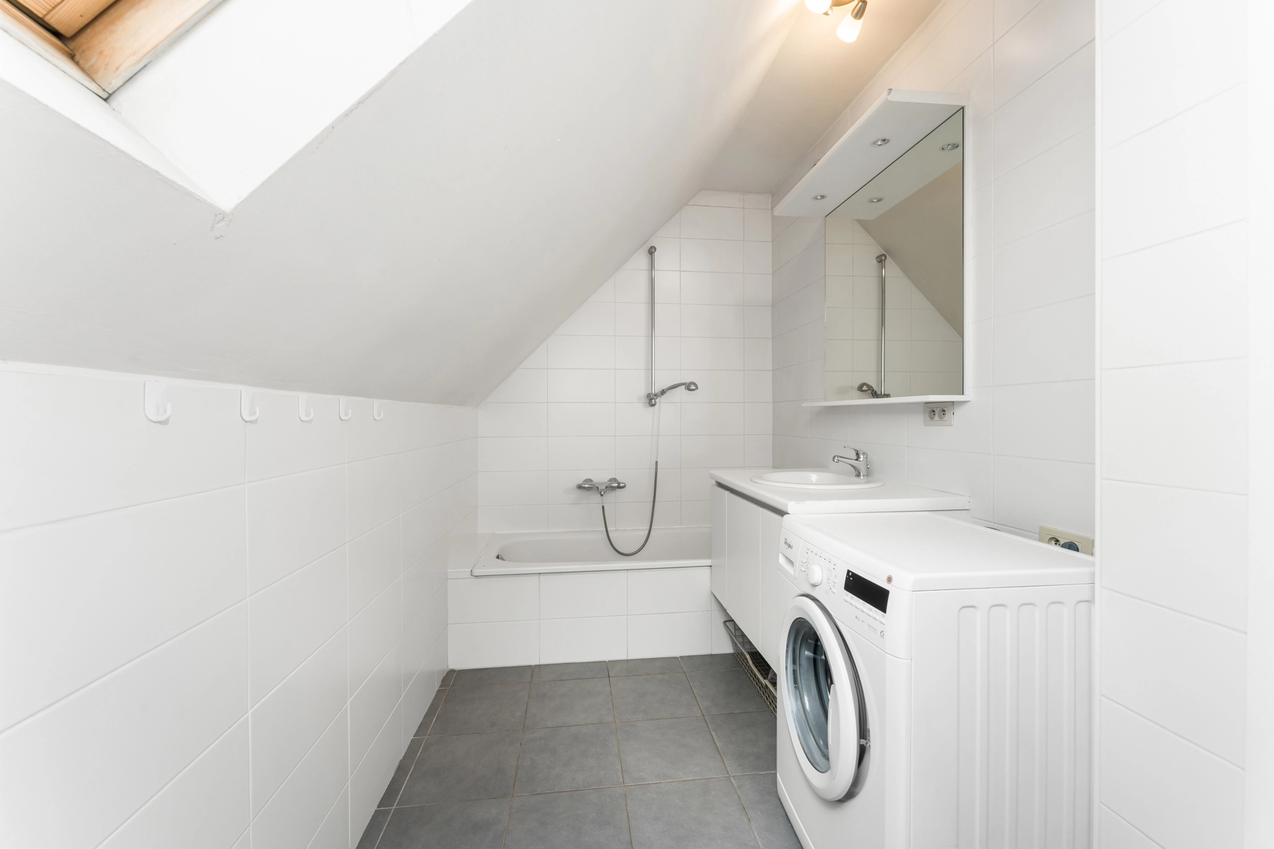 a896ca2e8a2343858dcff9040624956d photo