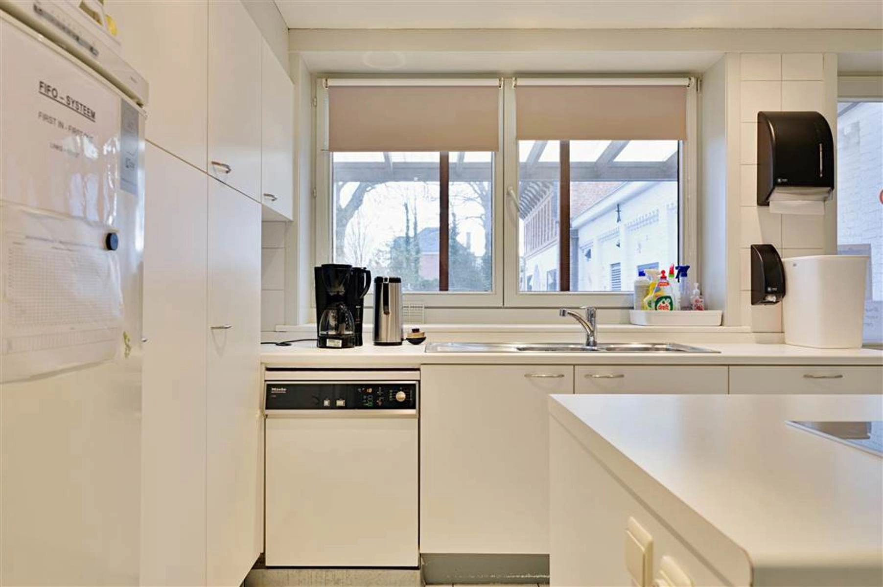 15e63feb275d4a809f1b6dfeec702d60 photo