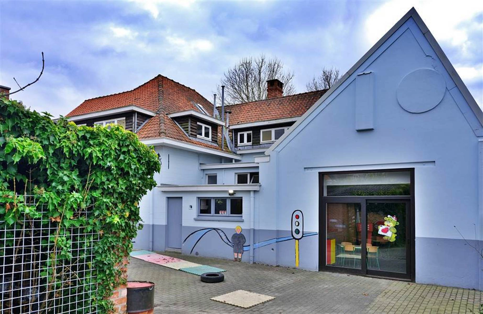 165c607f630b4c8189de82ec68735a51 photo