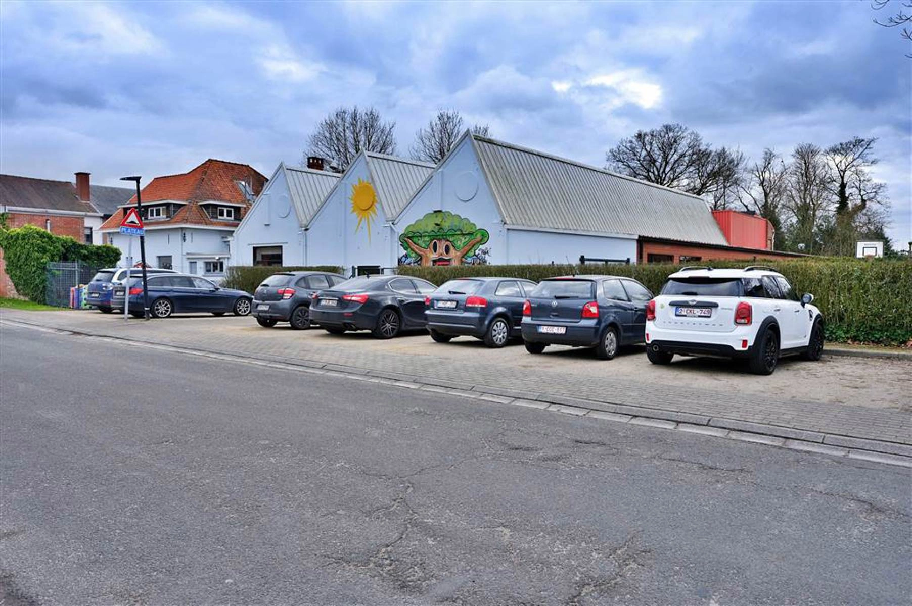 40b7baee8fc44aca8bfe65bc36614f49 photo