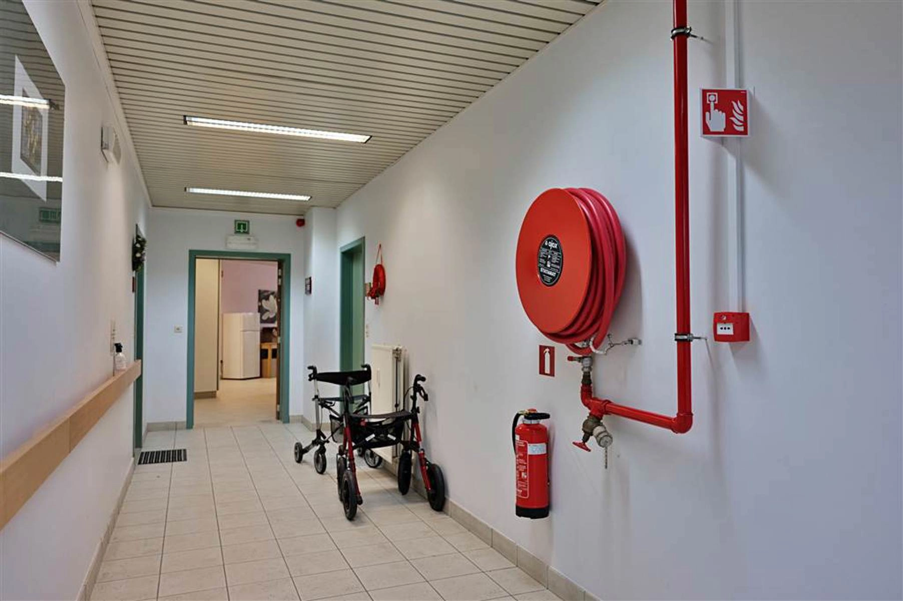 82130f0ebf4a45e4a2fbf2f516ad62a8 photo