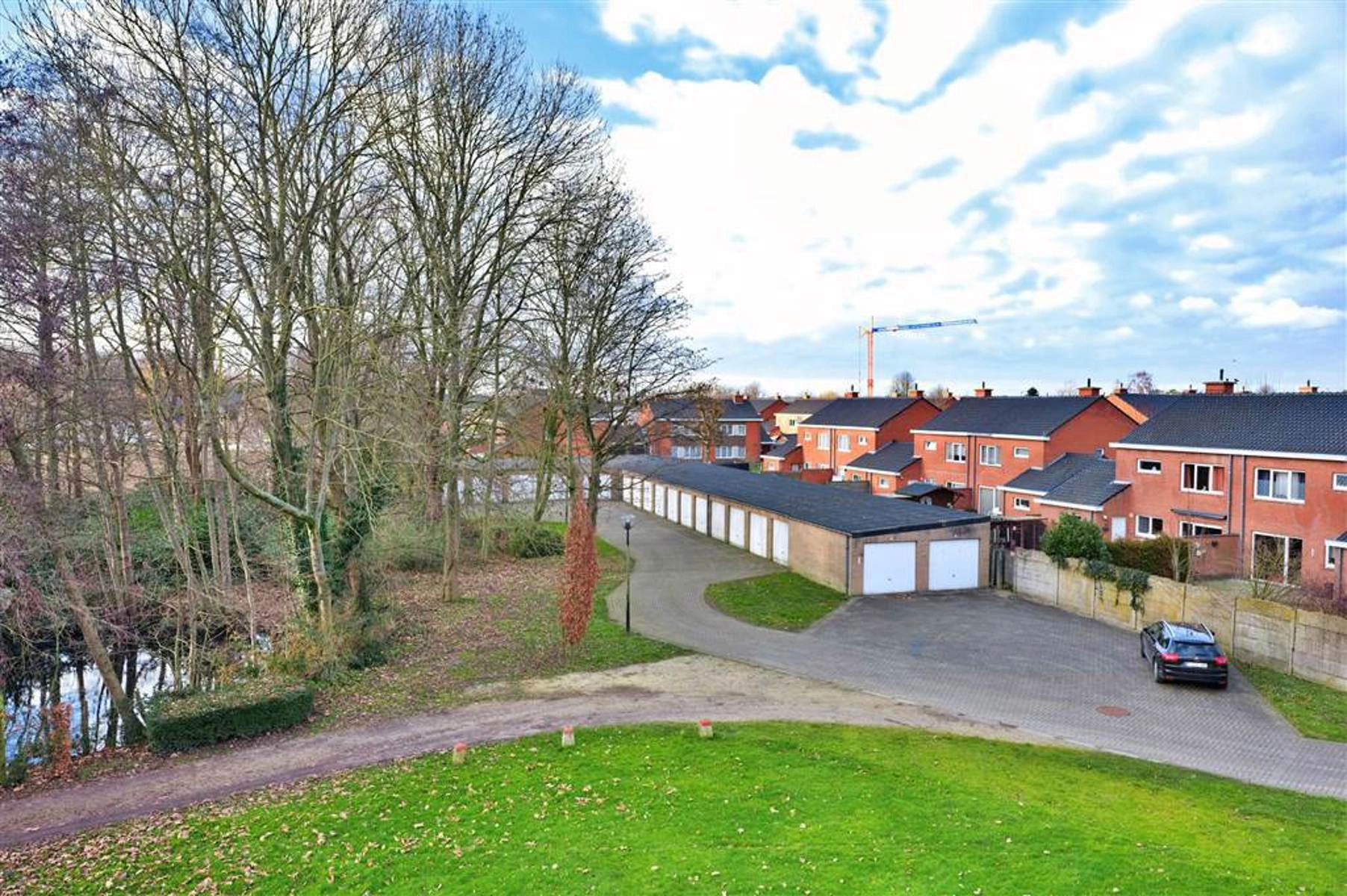 84e45647ea3d4cec8e1376354705cf17 photo