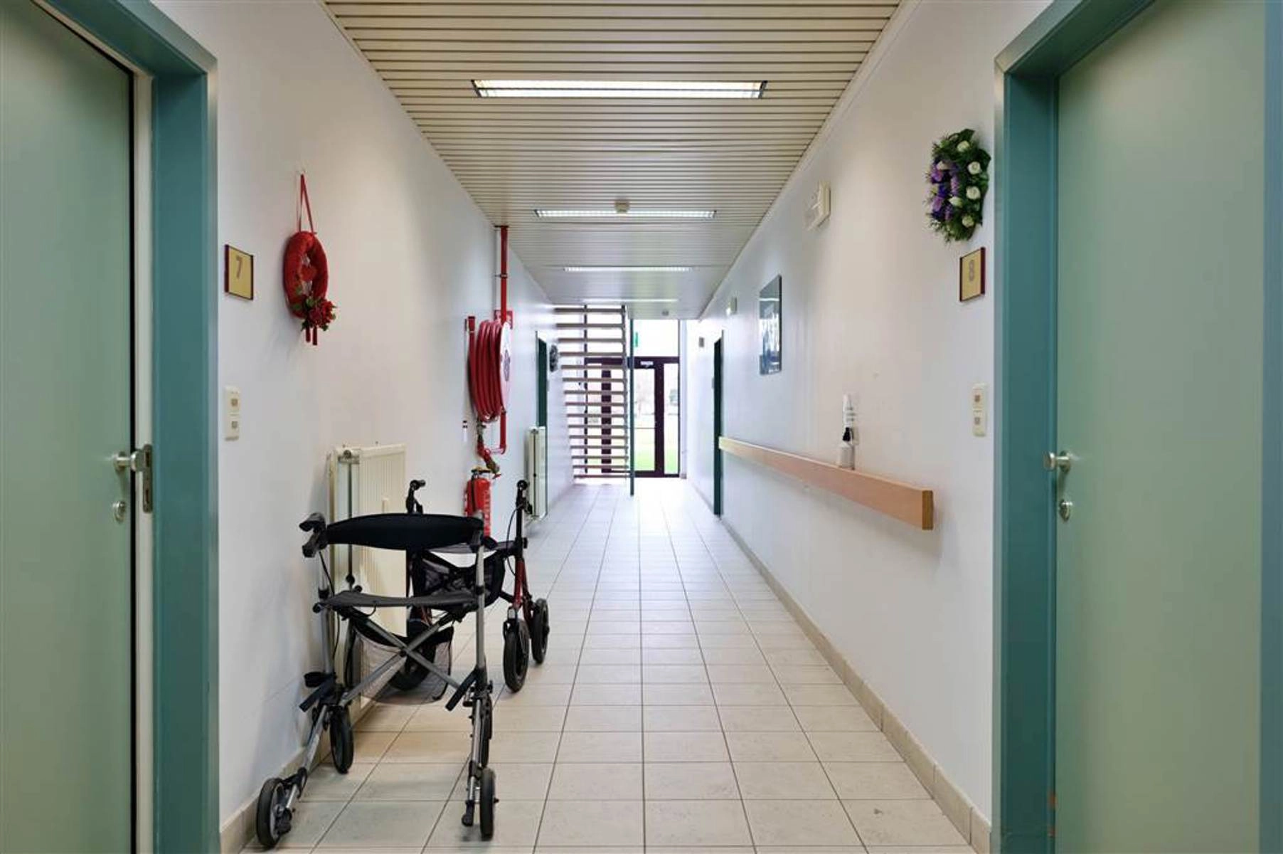 9ee4ddcc48e943c288047ae81ba5c12f photo