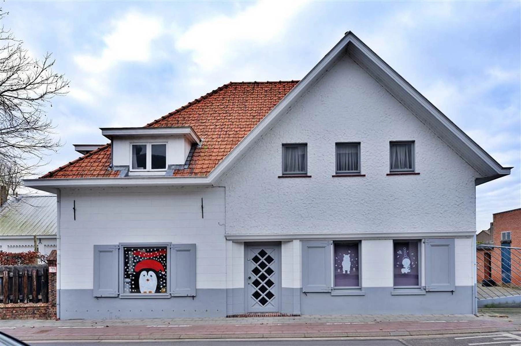 a33cac56cb024f838d8ce4d9bfa324e5 photo