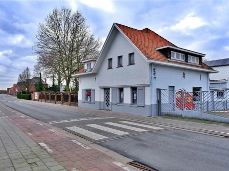 b1a909c0355b4cd28875e5a4deee2959 thumbnail