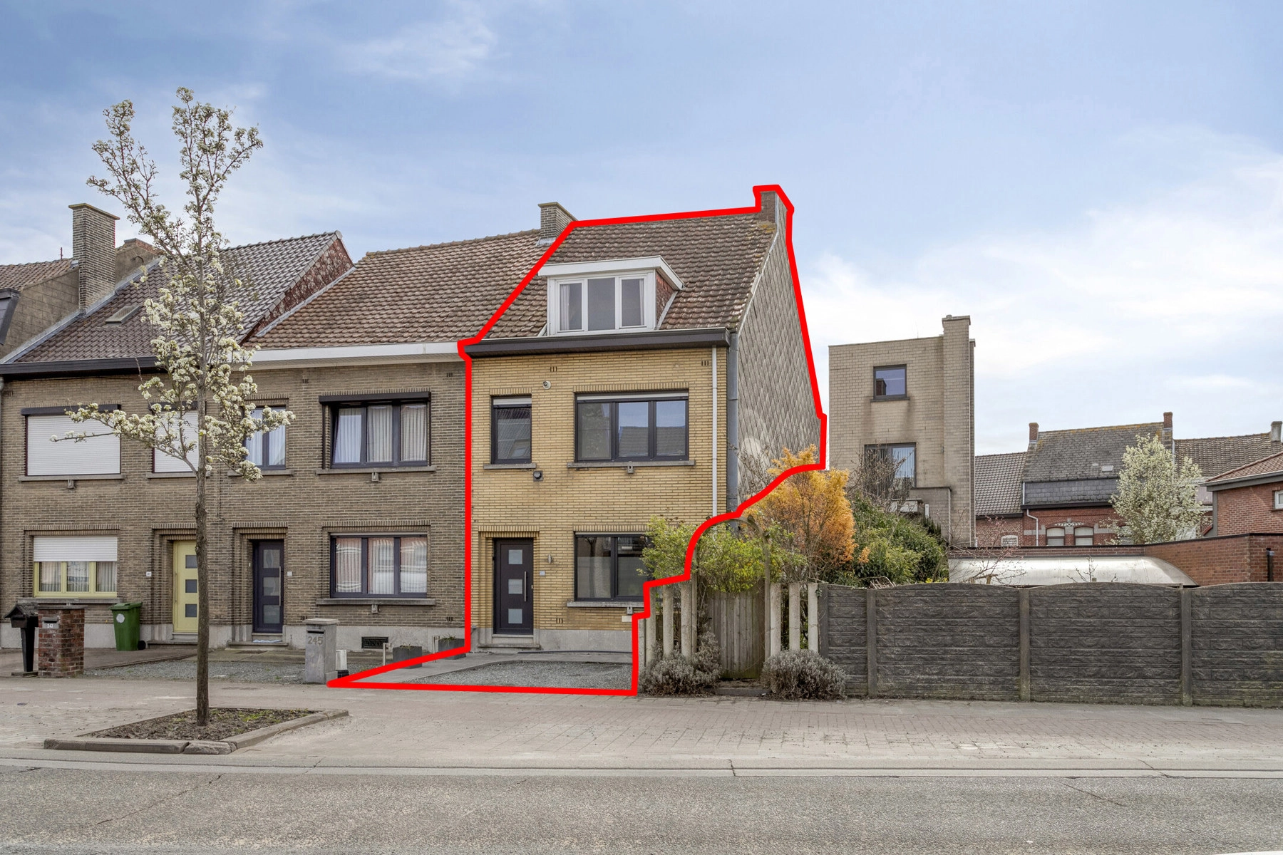 7b5f9eae0db249a19768340f646e6dca photo