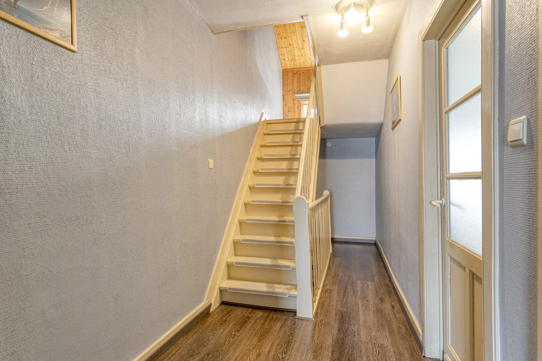 efcc49c4ef404d0da9b98270489945a5 photo