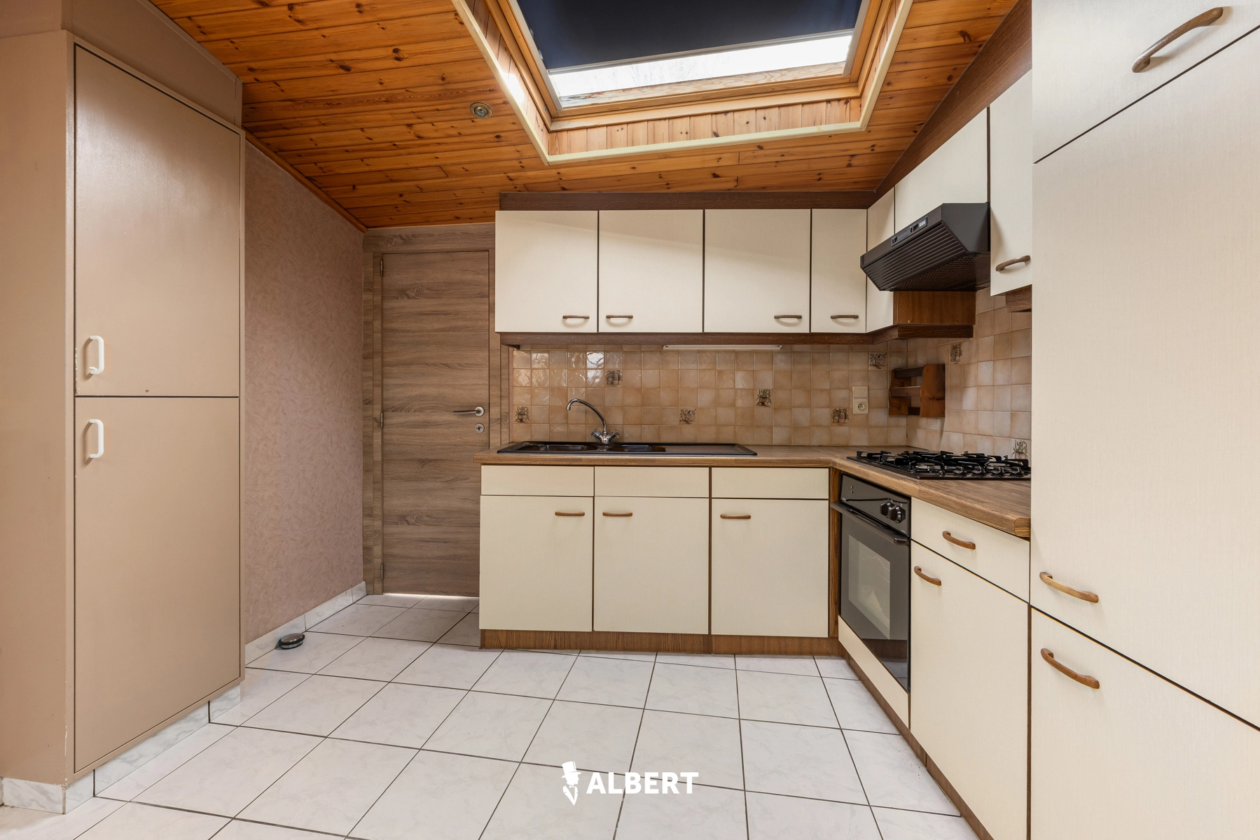 e0f5c7b8e2544683b2d843306bdd8e1c photo