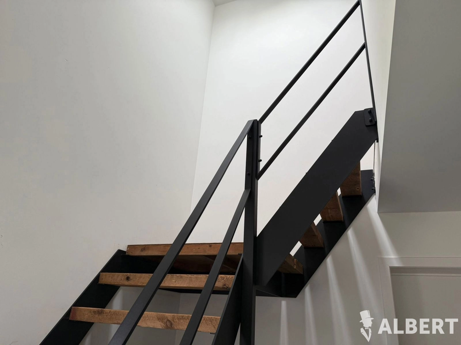 0987a5e6f1754881b29e0f94cf92f111 photo