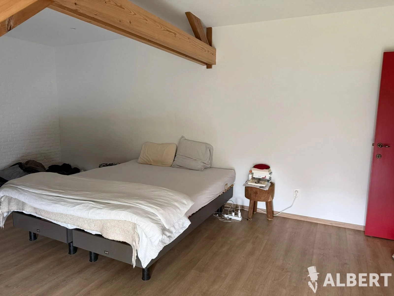 5b4d666a1b164bf7a1c3e939a139db81 photo