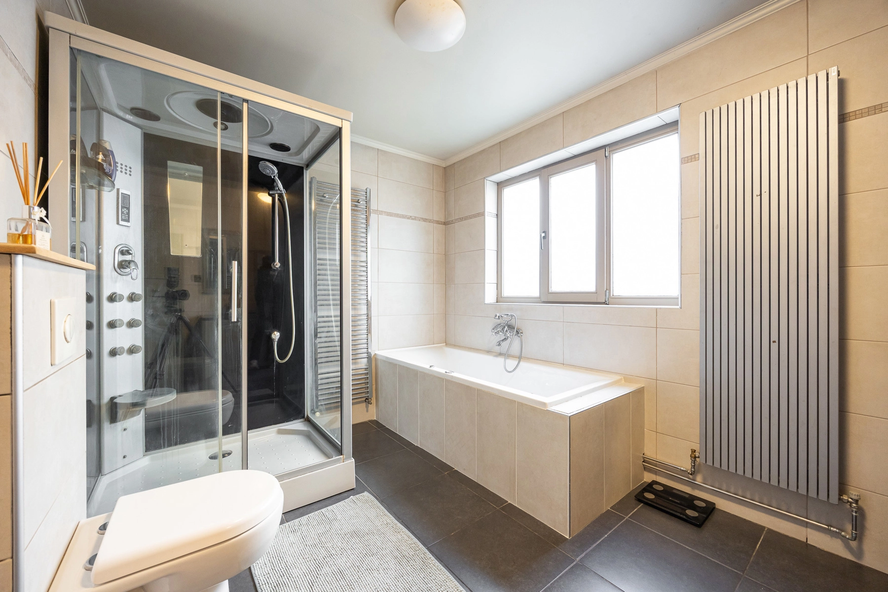 07cd1c0d03fa49dcb5a94f28592ee30e photo