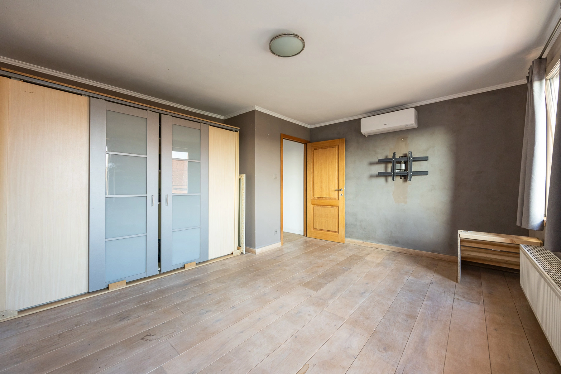 984221a8158446b897f074a7069cf4b7 photo