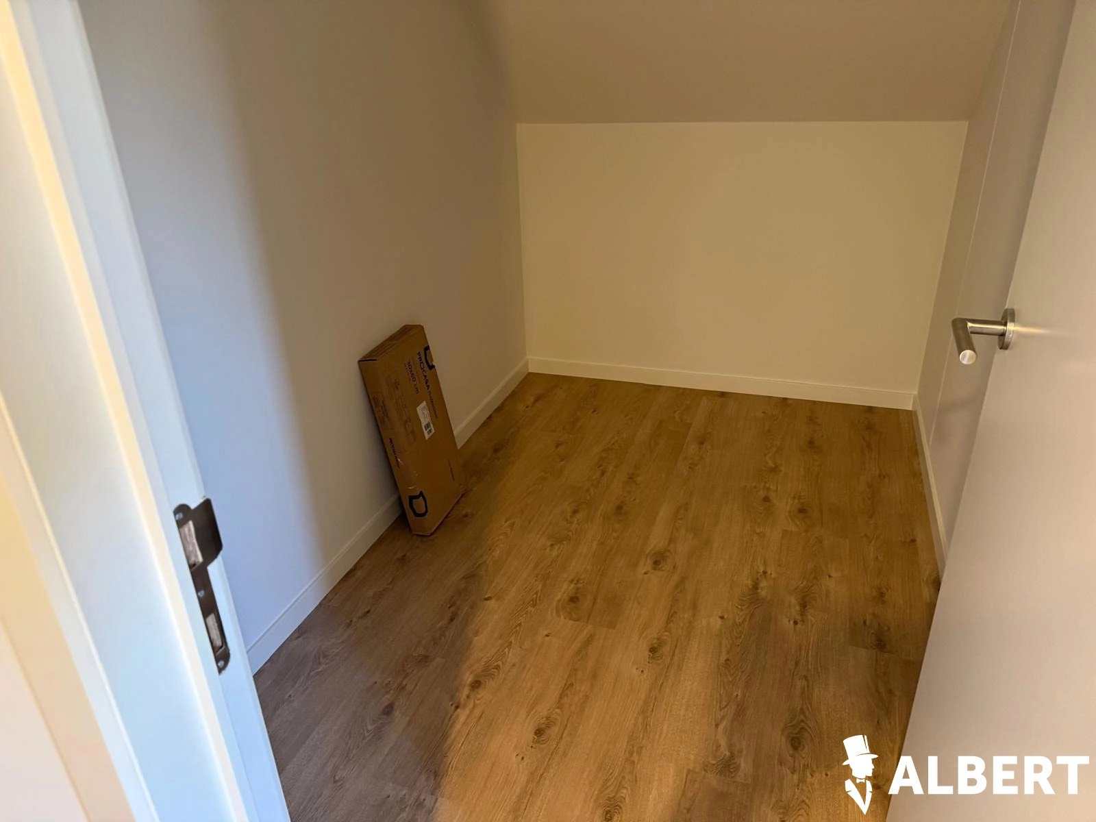 dee5dedde3c449248d79eb3171b2c2c4 photo