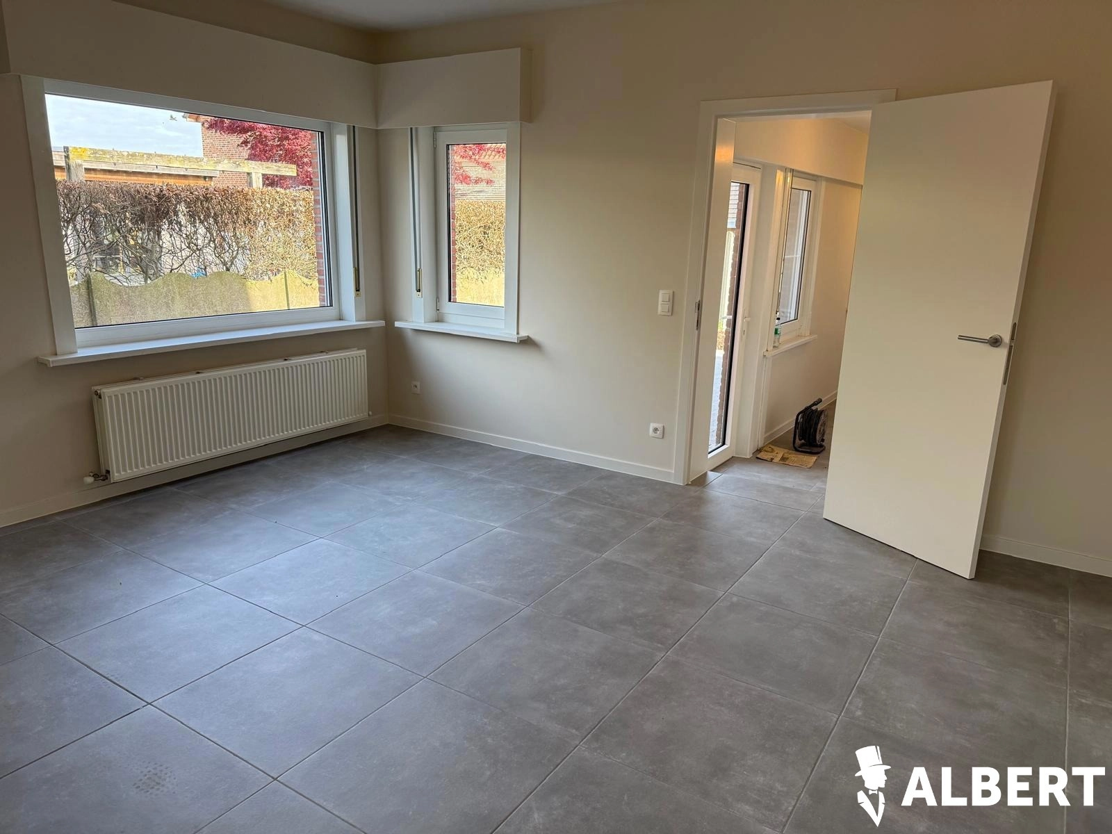 fe14eb859ac8462eb9c1a2a86e9243c3 photo