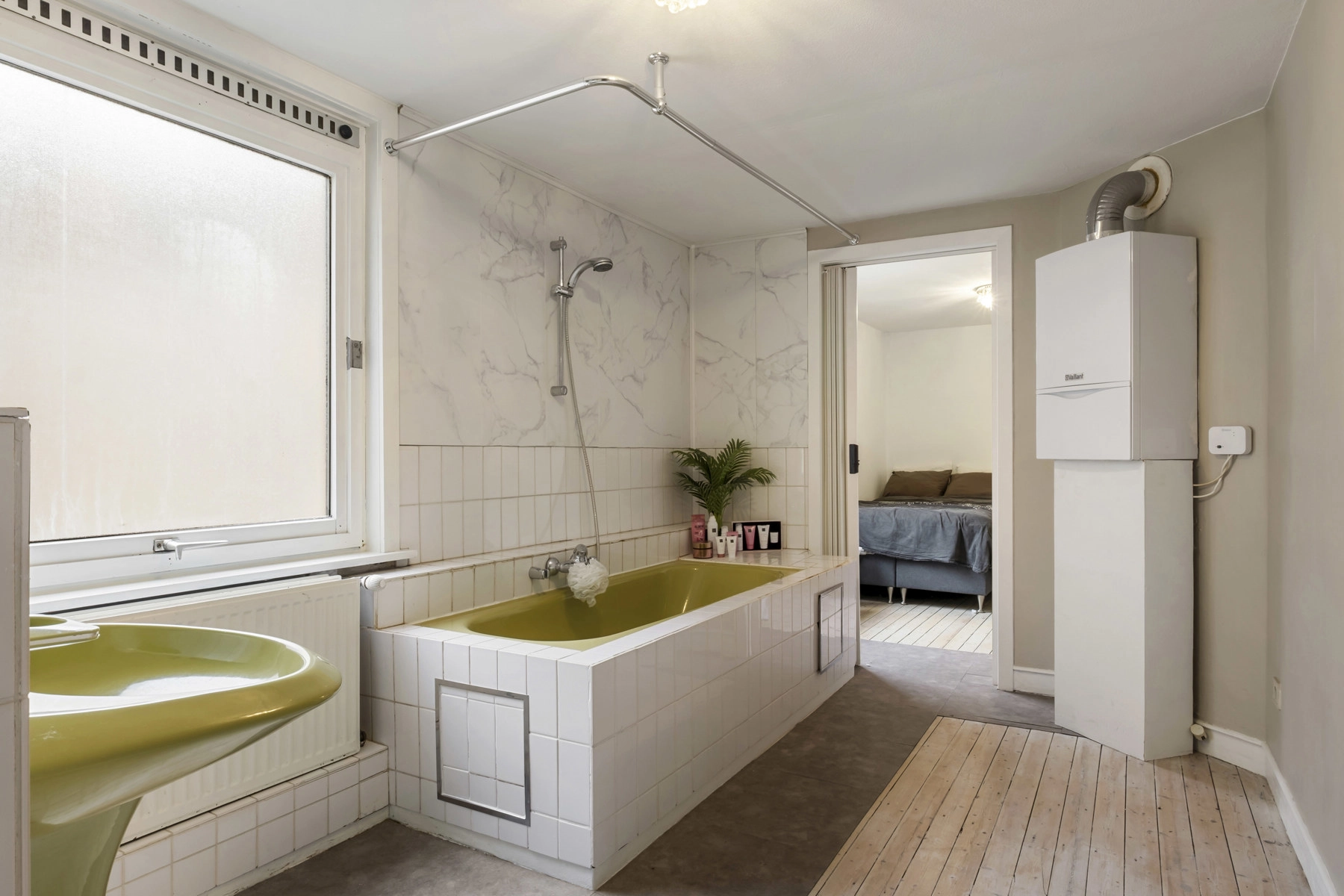 59e6f96f9ae84305abd17936a0096862 photo