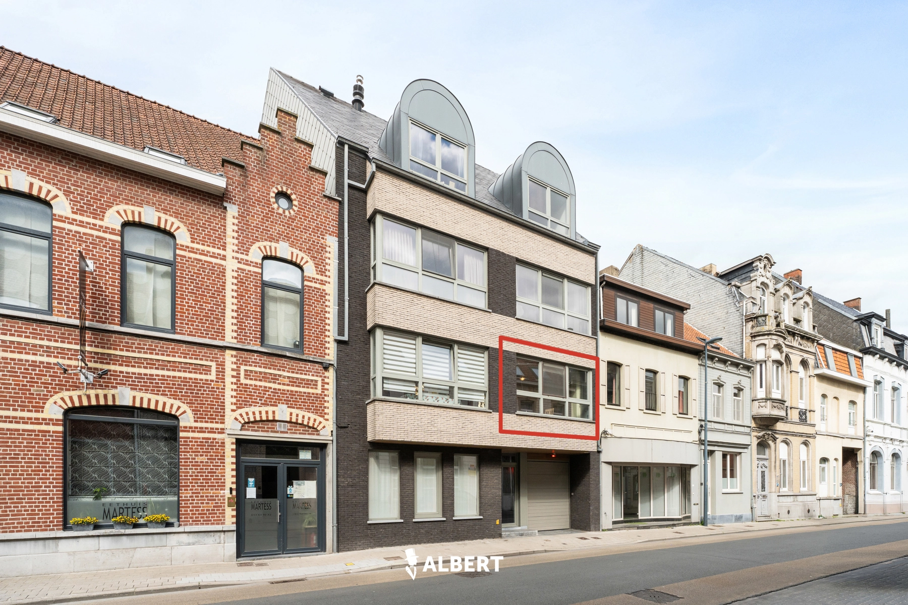 7d1da18da8c34e5f97b05f8352e6e363 photo