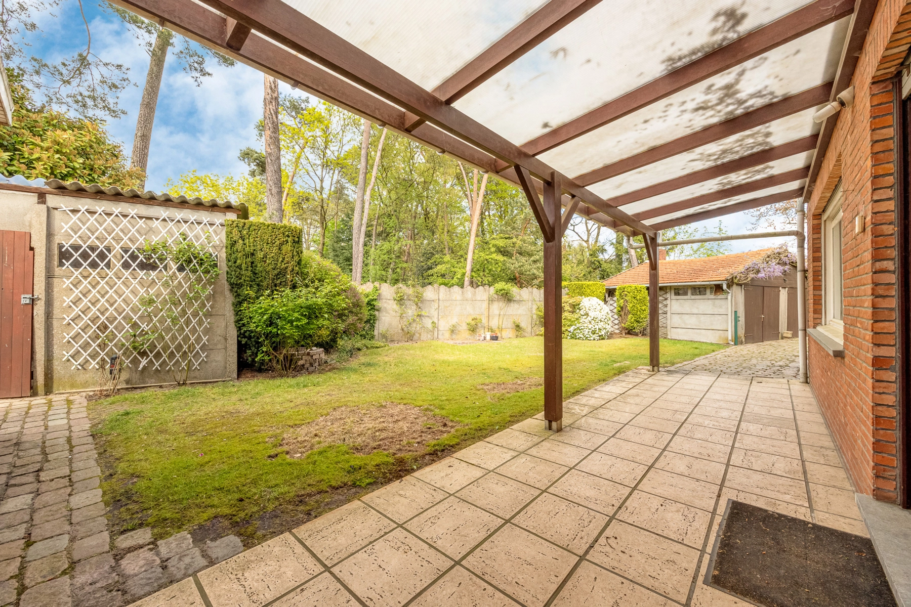 8d33f860423b47d3ae72c7408898ed13 photo