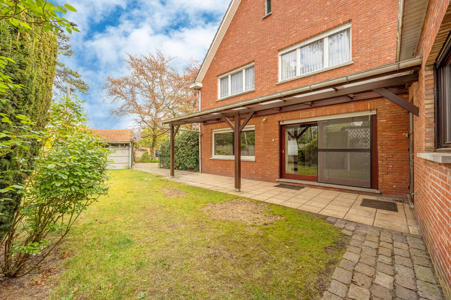 9d5796554f7d49888cd63700e0d20bf6 photo