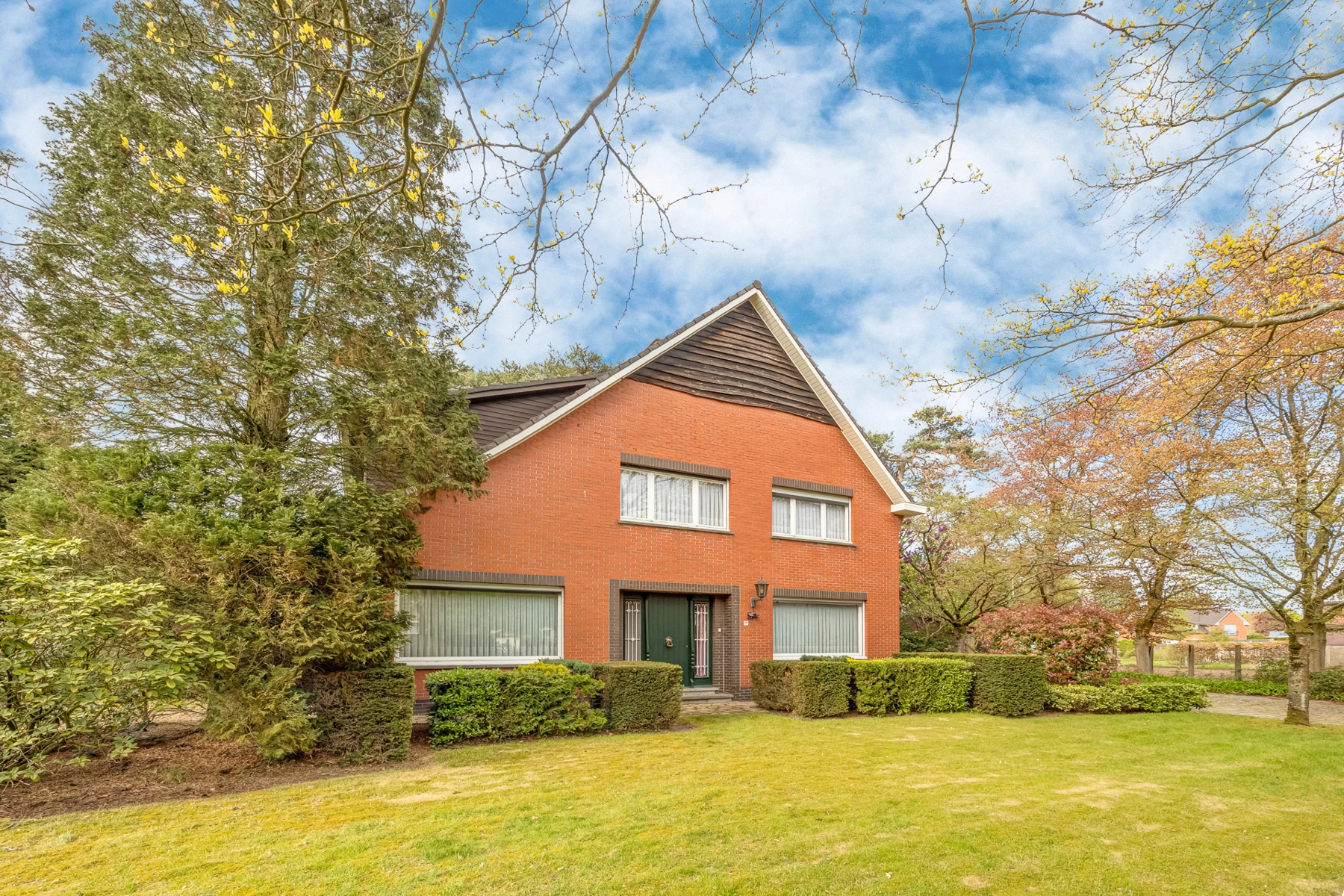 9e3a9479e285436594e1cb861128188b photo