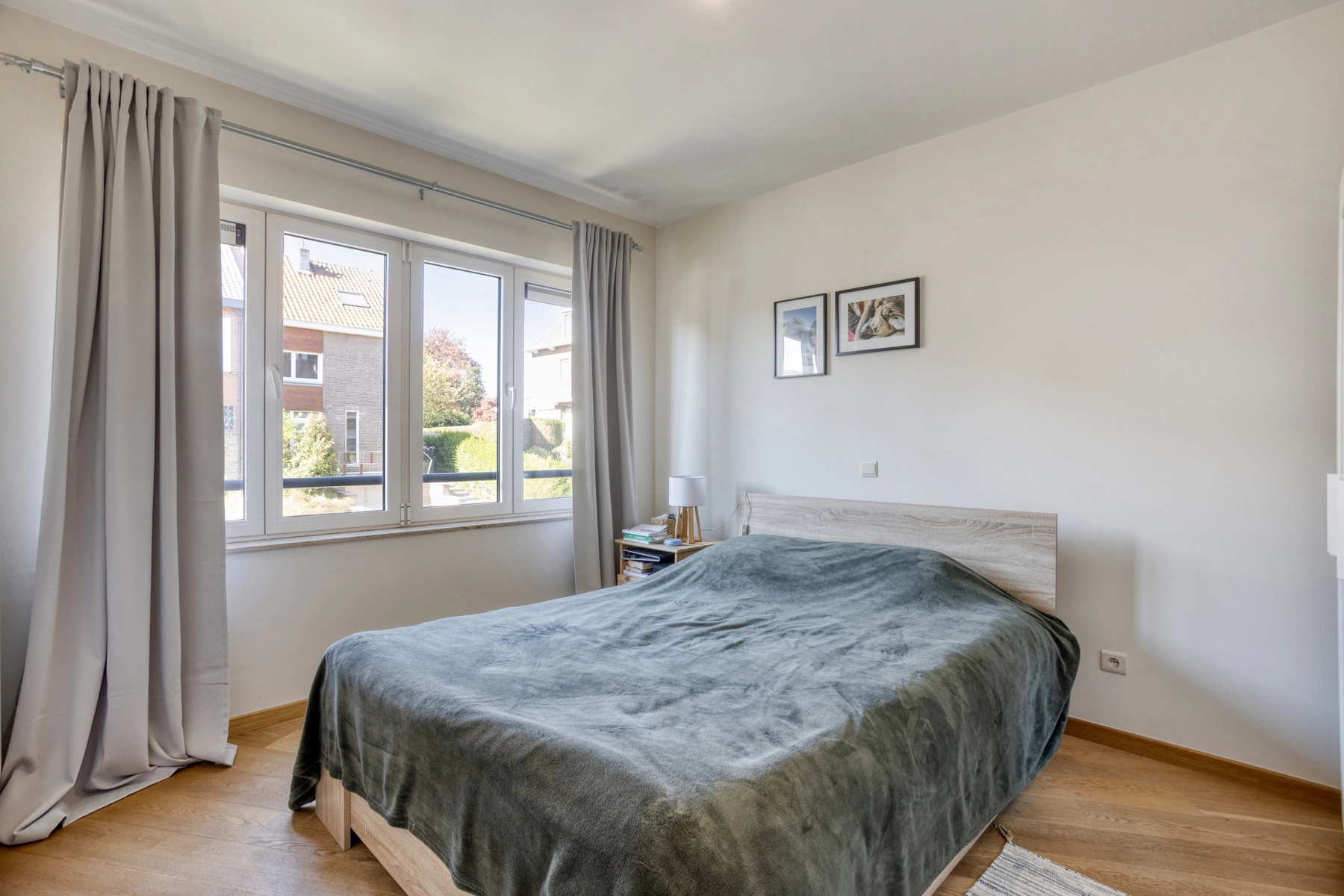 6c3559e0d00e438e80ecda89841956ee photo