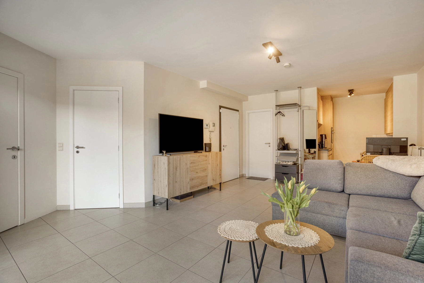 b709382163ab4e9baa3ee6b6064c14a0 photo