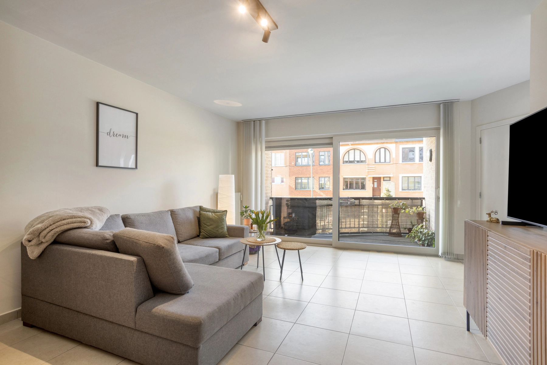 b7d26b4f94d4451591ac211236c24c94 photo