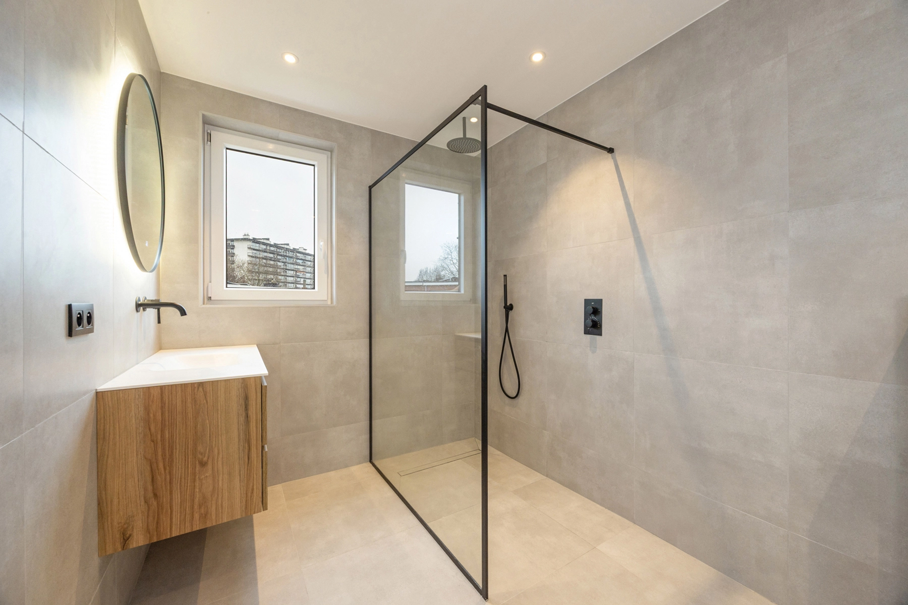 379c5b4bcfd44c97aa9a87540f14caa8 photo