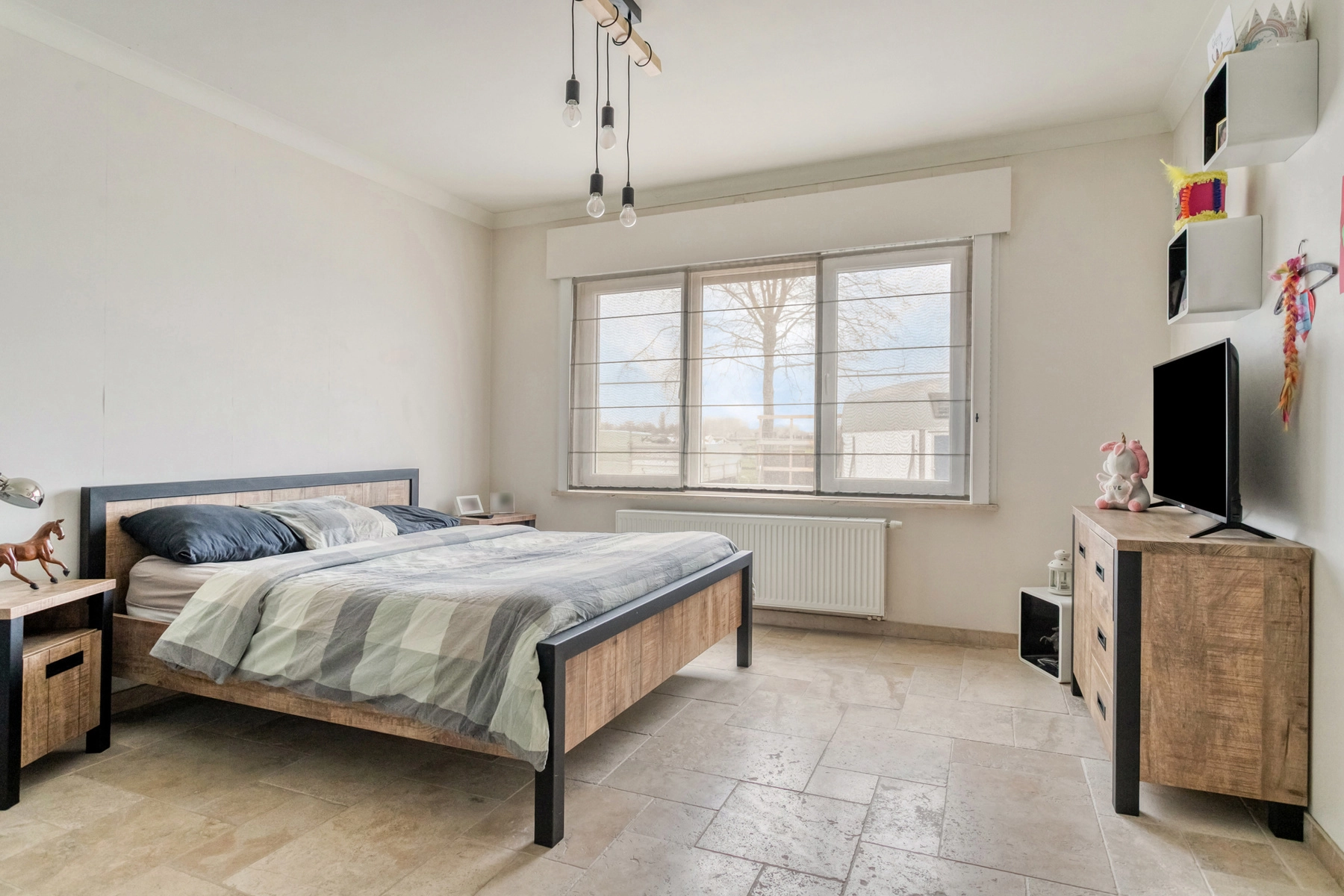 780c7cead4184f2b9013f36f4e828830 photo