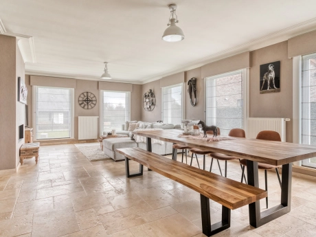 bfc06003a69940ba984de090fae519fd thumbnail