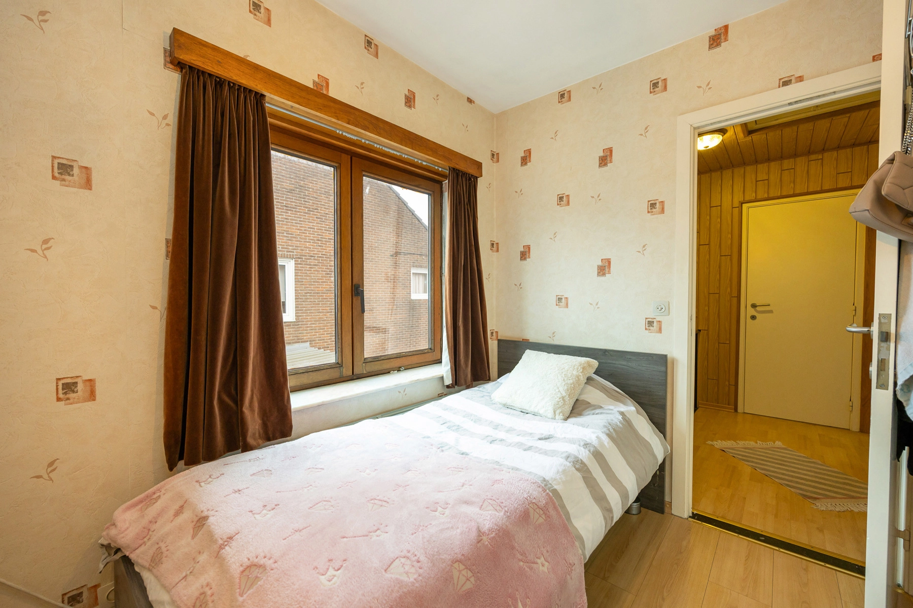 1a0f55737a134aa1b5ecf272bd0f7b4c photo