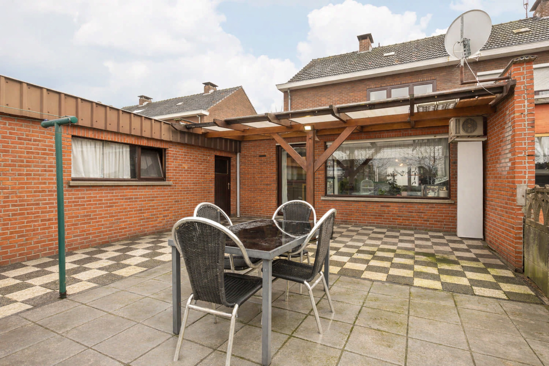 e4279df89b1143598ca280610181d110 photo