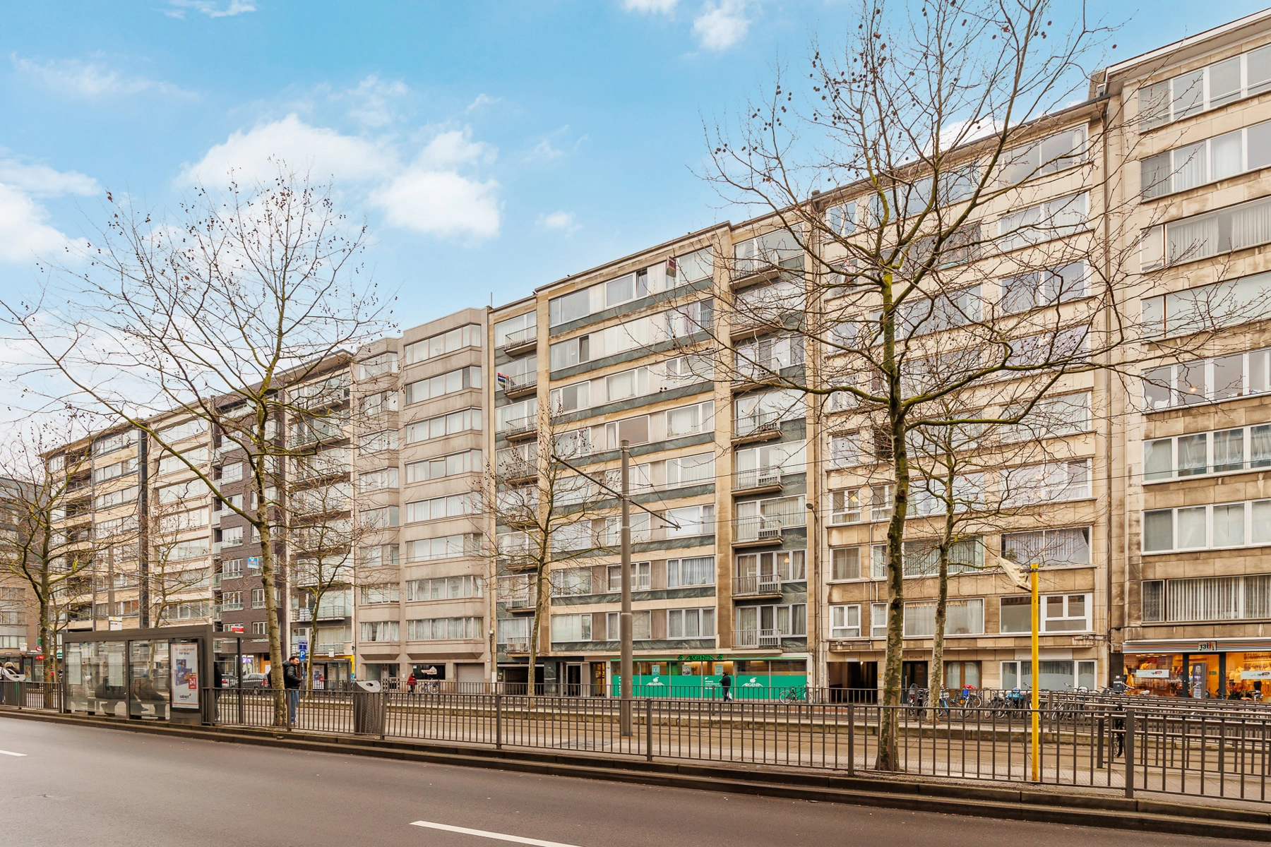 7498279b7ae24d5a93058ed6c8c87c27 photo